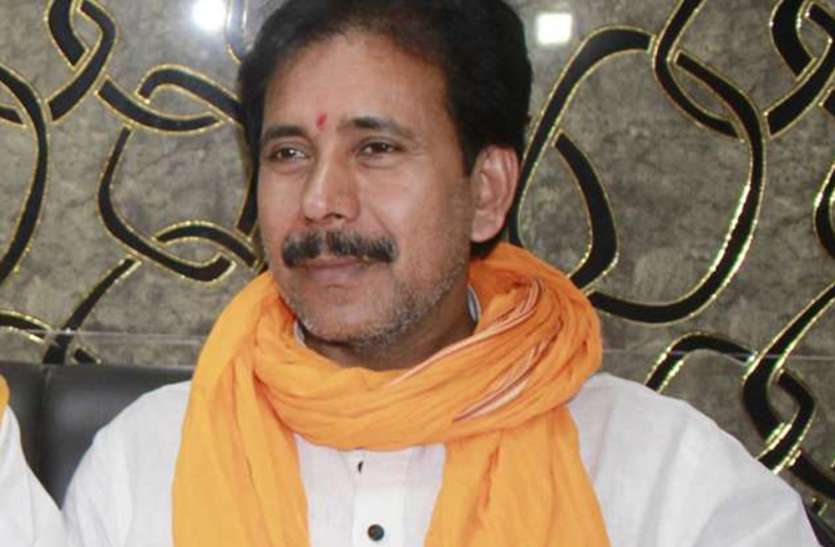 प्रियंका गांधी के संगम स्नान पर अनिल राजभर ने साधा निशाना प्रियंका गांधी के संगम स्नान पर अनिल राजभर ने साधा निशाना