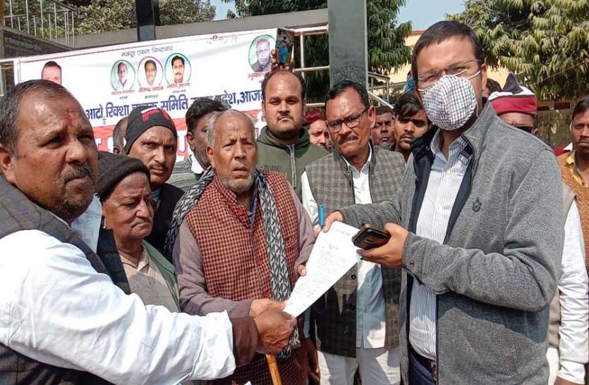 azamgarh news आटो चालकों की हड़ताल से ध्वस्त हुई यातायात व्यवस्था