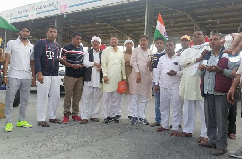 After Rajasthan, Gujarat border will be toll free, effect mixed in sta राजस्थान के बाद गुजरात बॉर्डर को करेंगे टोल फ्री ,प्रदेश में मिला जुला रहा असर