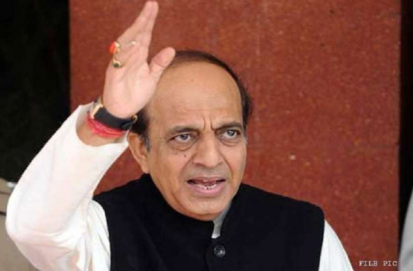 dineshtrivedi.jpg Dinesh Trivedi Resignation: जानिए कौन हैं दिनेश त्रिवेदी जिनके कहने पर बदल दी गई थी फिल्म की स्क्रिप्ट