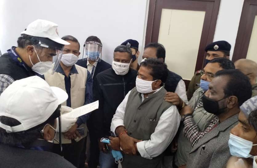 रेलवे जीएम से मिला कांग्रेस प्रतिनिधिमंडल, की ये 15 मांगें, स्वास्थ्य मंत्री टीएस की ये मांग भी है शामिल रेलवे जीएम से मिला कांग्रेस प्रतिनिधिमंडल, की ये 15 मांगें, स्वास्थ्य मंत्री टीएस की ये मांग भी है शामिल