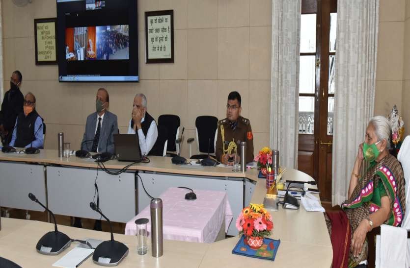 Deendayal Upadhyaya Gorakhpur University, Raj Bhavan Lucknow today आत्मनिर्भर किसानों से होगी अर्थव्यवस्था मजबूत:आनंदीबेन पटेल