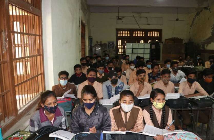 स्कूलों में सुरक्षा पर सवाल: कोरोना प्रोटोकॉल हवा, दो विभागों के पाटों में फंसे सुरक्षा नियम स्कूलों में सुरक्षा पर सवाल: कोरोना प्रोटोकॉल हवा, दो विभागों के पाटों में फंसे सुरक्षा नियम