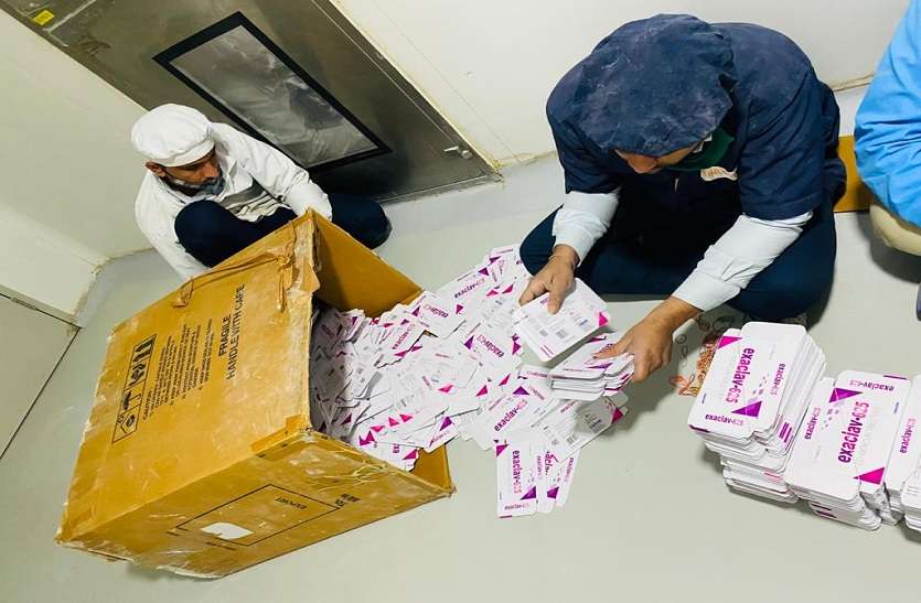 एंटीबायोटिक दवाइयों का अवैध निर्माण, 70 लाख का सामान जब्त एंटीबायोटिक दवाइयों का अवैध निर्माण, 70 लाख का सामान जब्त