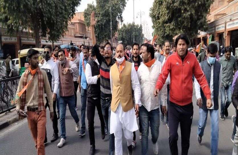 पौंड्रिक पार्क पार्किंग के विरोध में पैदल मार्च पौंड्रिक पार्क पार्किंग के विरोध में पैदल मार्च