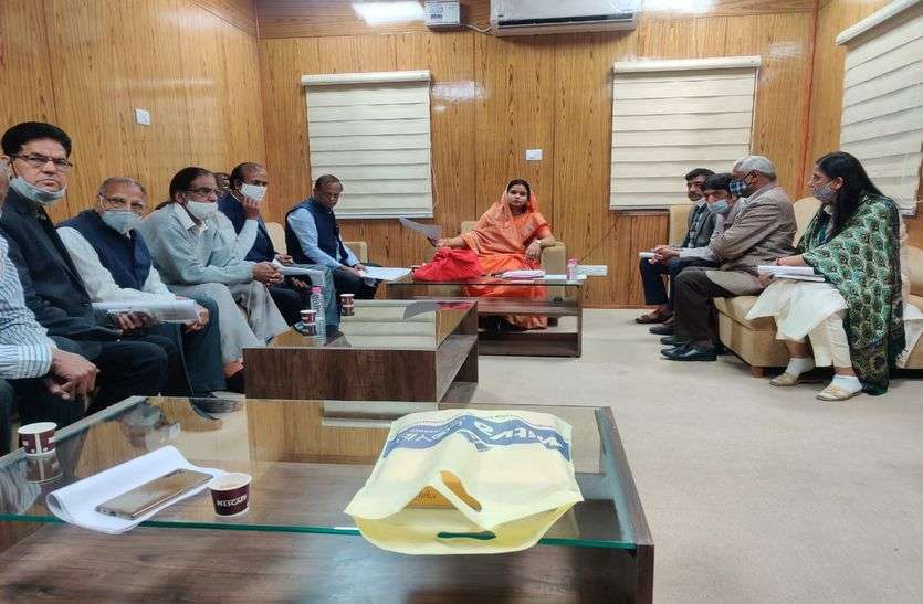 Jaipur : बाजारों में पार्किंग अव्यवस्था के विरोध में उतरे व्यापारी Jaipur : बाजारों में पार्किंग अव्यवस्था के विरोध में उतरे व्यापारी