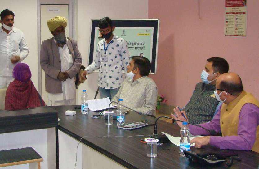अवैध खनन की शिकायतों पर कलक्टर सख्त, अधिकारियों से कहा कार्रवाई करें अवैध खनन की शिकायतों पर कलक्टर सख्त, अधिकारियों से कहा कार्रवाई करें