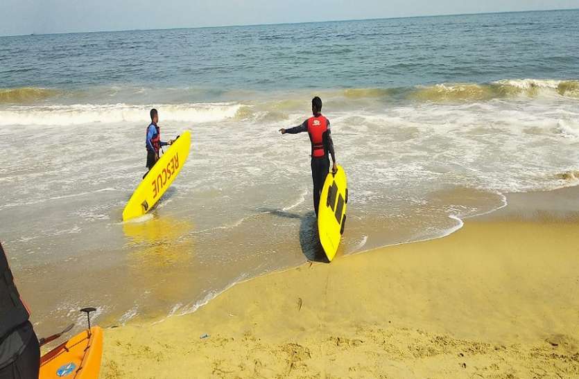 three drawn in marina beach कॉलेज में एडमिशन के लिए चेन्नई आए तीन छात्र समुद्र में डूबे, मौत