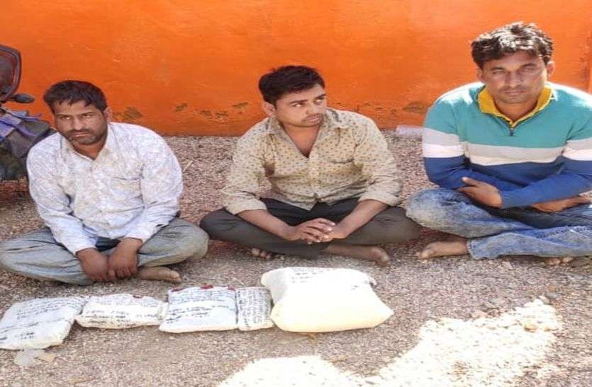 एनसीबी ने पकड़ी 720 ग्राम स्मैक, तीन आरोपी गिरफ्तार एनसीबी ने पकड़ी 720 ग्राम स्मैक, तीन आरोपी गिरफ्तार