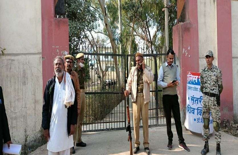 Papla Gujjar Father Manohar Lal Reached Behror Jail To Met Him पपला गुर्जर से जेल में मिलने पहुंचे उसके पिता, बेटे विक्रम उर्फ़ पपला को लेकर दे दिया बड़ा बयान