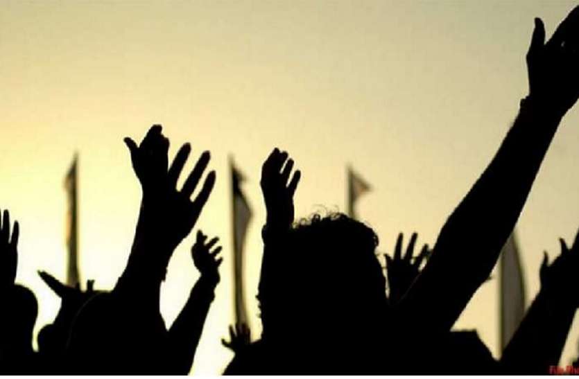 विरोध प्रदर्शन (प्रतीकात्मक फोटो) प्रदेश शासन के फैसले के विरुद्ध कर्मचारी संघ ने खोला मोर्चा