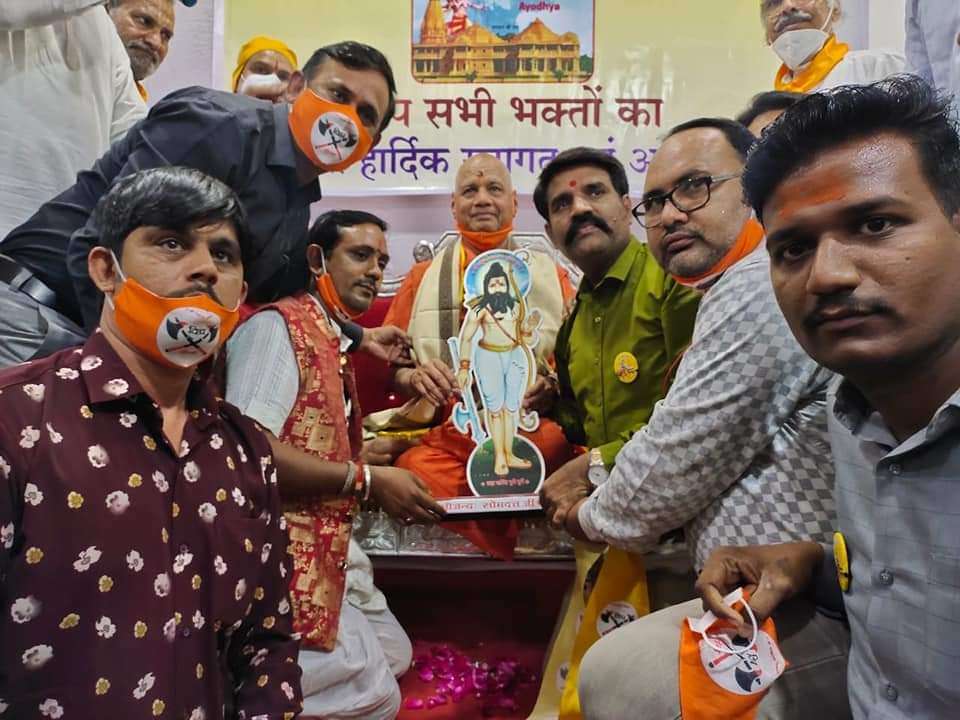 SURAT NEWS: दो करोड़ इक्यावन लाख का चैक सुपुर्द