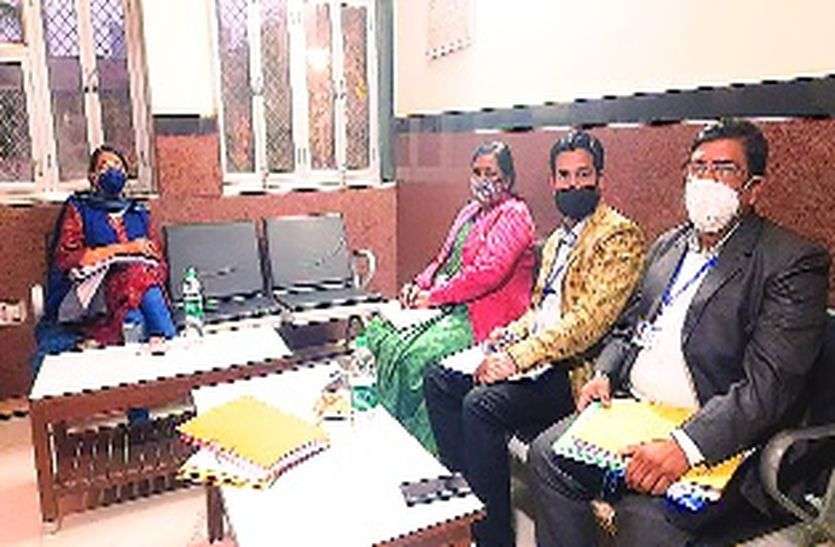 उपनिदेशक को मिली चार्जशीट तो निदेशक ने पहली बार ली समीक्षा बैठक उपनिदेशक को मिली चार्जशीट तो निदेशक ने पहली बार ली समीक्षा बैठक