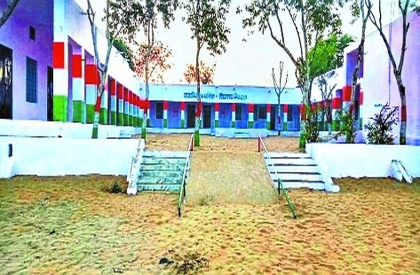 ग्रामीणों ने अपने मजबूत इरादों से बदली स्कूल की तस्वीर ग्रामीणों ने अपने मजबूत इरादों से बदली स्कूल की तस्वीर