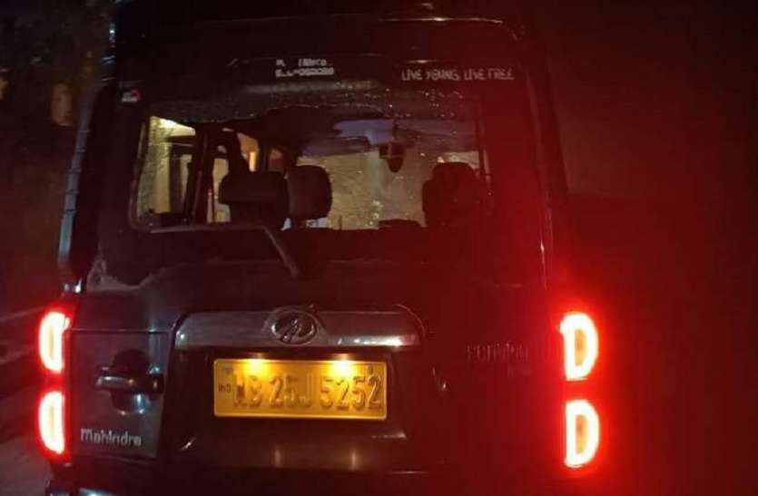bjp_leader_babu_master.jpg West Bengal: भाजपा नेता की गाड़ी रोककर बम व गोलियों से हमला, हालत गंभीर
