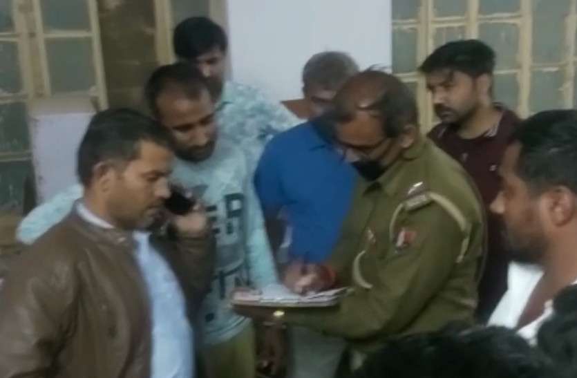 three killed in road accident in pokhran jaisalmer वाहन की चपेट में आई बाइक, तीन युवकों की दर्दनाक मौत