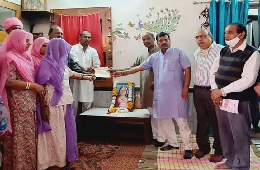 देह त्यागते समय मंदिर निर्माण संकल्प को गौड़ परिवार ने किया पूरा देह त्यागते समय मंदिर निर्माण संकल्प को गौड़ परिवार ने किया पूरा