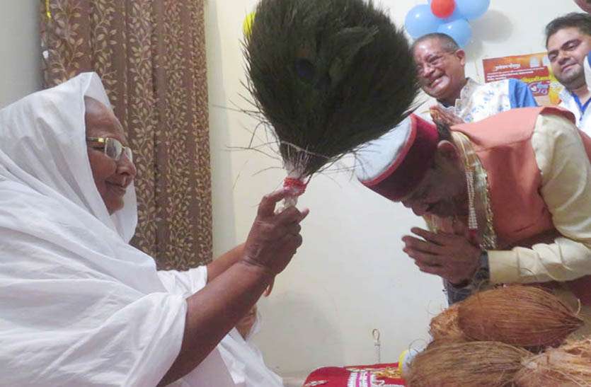 लोकसभा अध्यक्ष ओम बिरला ने टोंक में गणिनी आर्यिका विशुद्धमति से लिया आर्शिवाद लोकसभा अध्यक्ष ओम बिरला ने टोंक में गणिनी आर्यिका विशुद्धमति से लिया आर्शिवाद