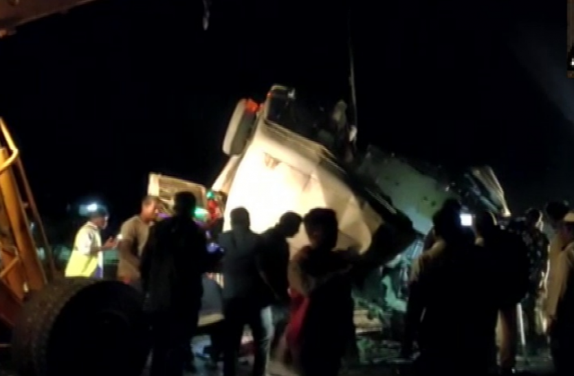 kurnool accident आंध्र प्रदेश सड़क हादसे में 8 महिला समेत 13 की मौत, 4 घायल