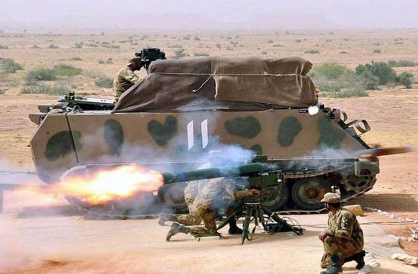 pakistan_militay_drills.jpg भारत के सीमा के करीब बम-गोले बरसा रहा है पाकिस्तान, आखिर क्या करने का है इरादा?