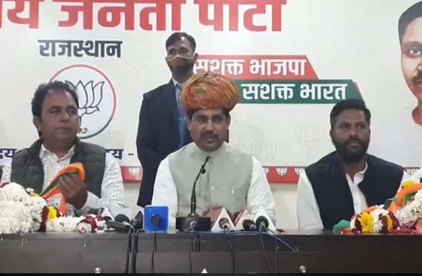 राहुल गांधी को उनके सलाहकार कुछ भी लिखकर दे देते हैं और उसका नुकसान कांग्रेस को होता है-शाहनवाज राहुल गांधी को उनके सलाहकार कुछ भी लिखकर दे देते हैं और उसका नुकसान कांग्रेस को होता है-शाहनवाज
