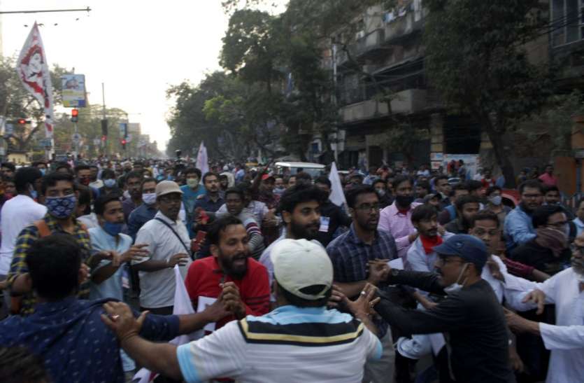 पश्चिम बंगाल पुलिसकर्मियों की बेदम पिटाई... पश्चिम बंगाल पुलिसकर्मियों की बेदम पिटाई...
