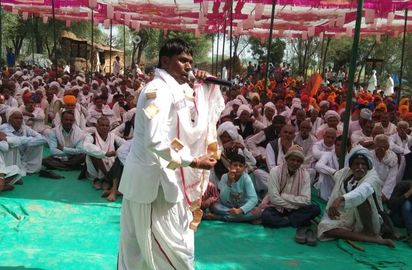 सांस्कृतिक दंगल में जीवंत हुई ग्रामीण संस्कृति, गायकों ने बांधा समां सांस्कृतिक दंगल में जीवंत हुई ग्रामीण संस्कृति, गायकों ने बांधा समां