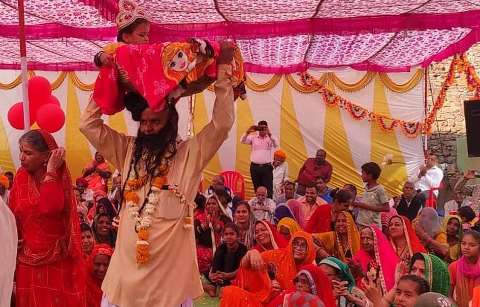 Devotees Danced To Krishnas Birth Anniversary In Bhagwat Katha भागवत