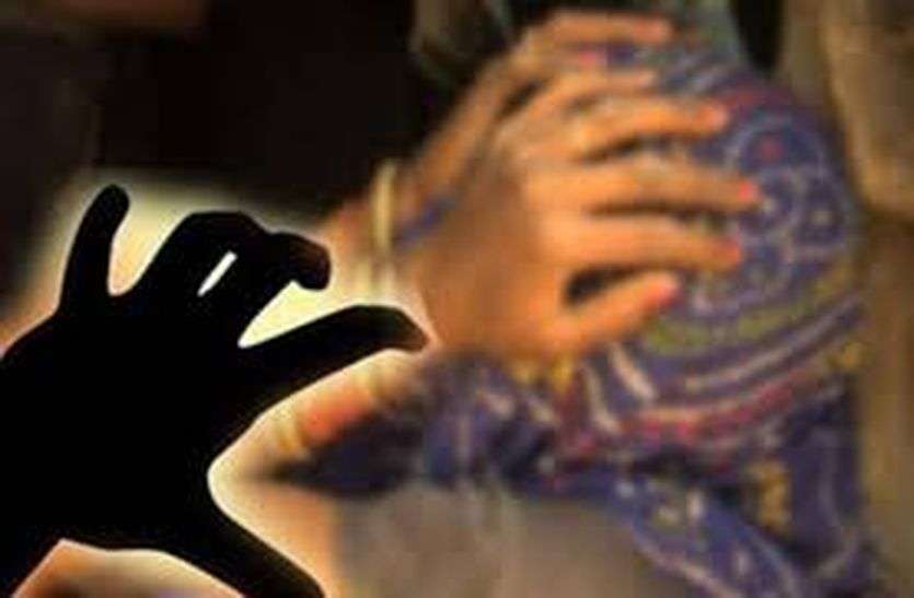 rape_2_4794564_835x547-m.jpg रिश्ते हुए तार-तारः10 साल से बलात्कार कर रहा था सौतेला पिता, गर्भवती होने पर हुआ खुलासा