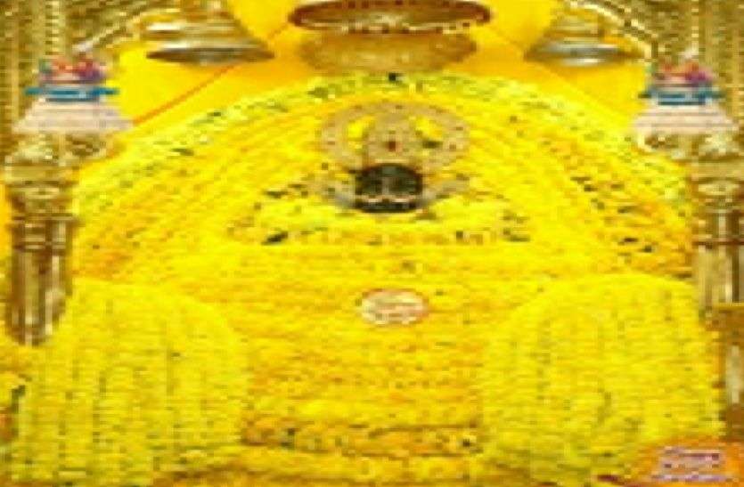 खाटूश्यामजी के इस वस्त्र के लिए कतार में रहते हैं विदेशी खाटूश्यामजी के इस वस्त्र के लिए कतार में रहते हैं विदेशी