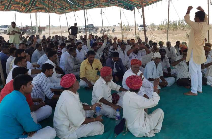 सातवें दिन भी जारी रहा धरना, किया विरोध प्रदर्शन सातवें दिन भी जारी रहा धरना, किया विरोध प्रदर्शन