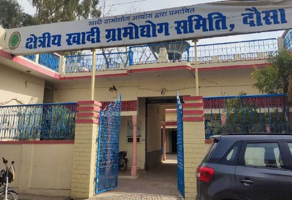 कोरोना के बाद खस्ताहाल हुई 'खादी',