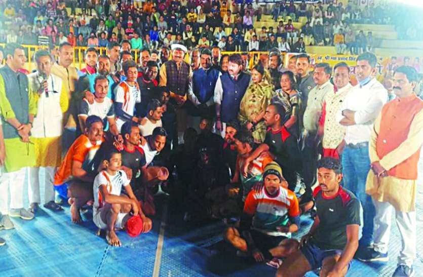 Nayagaon was the winner in GP Singh Smriti tournament जीपी सिंह स्मृति टूर्नामेंट में नयागांव रहा विजेता