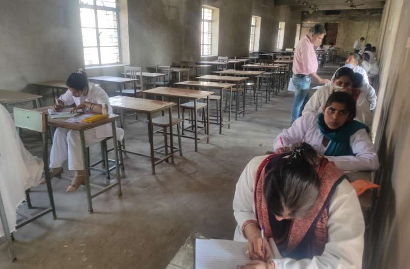 पढ़ाई का समय आया तो रख दिया नर्सिंग का परीक्षा केन्द्र पढ़ाई का समय आया तो रख दिया नर्सिंग का परीक्षा केन्द्र