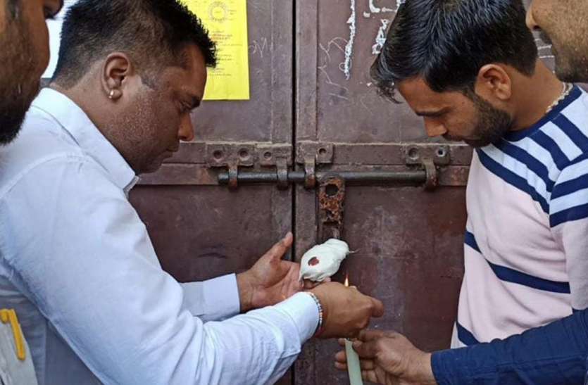 बिजली बिल बकाया होने पर फर्नीचर गोदाम सील बिजली बिल बकाया होने पर फर्नीचर गोदाम सील