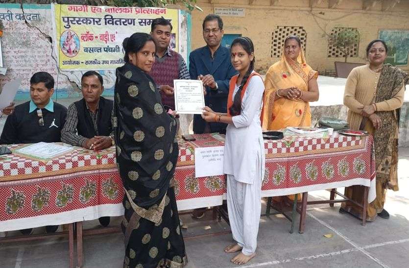 Faces of talented girls blossomed after receiving Gargi Award गार्गी पुरस्कार पाकर खिले प्रतिभावान छात्राओं के चेहरे