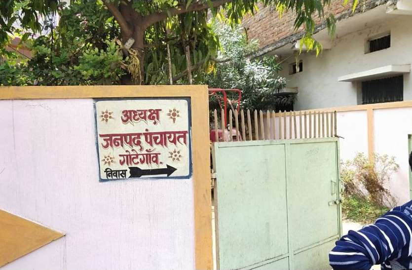 49194fdf-2471-4ff2-8f8e-cf0bc89b0bf8.jpg जनपद पंचायत अध्यक्ष संतोष दुबे के घर जीएसटी विभाग की दबिश, खंगाले दस्तावेज