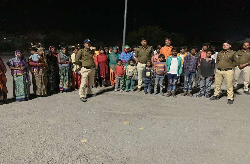 बंधुआ मजदूर ने वीडियो भेजकर बताई थी आपबीती महाराष्ट्र में बंधुआ बनाए गए 43 मजदूरो को पुलिस ने कराया मुक्त