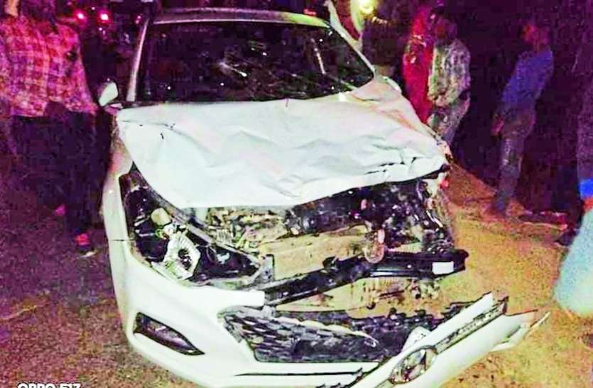 तेज रफ्तार कार ने सडक़ किनारे बैठीं 15 गायों को रौंदा, सात की मौत तेज रफ्तार कार ने सडक़ किनारे बैठीं 15 गायों को रौंदा, सात की मौत