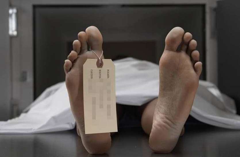 ट्रक की चपेट से बाइक सवार छात्र की मौत ट्रक की चपेट से बाइक सवार छात्र की मौत