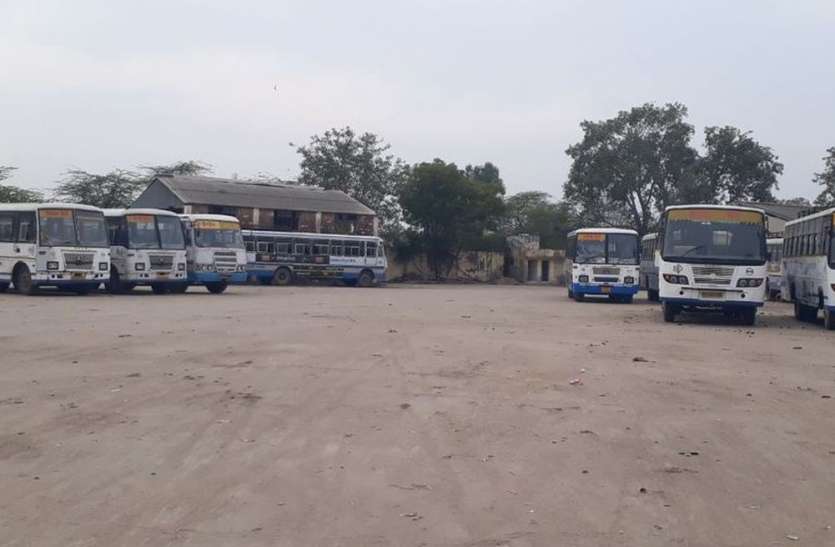 सारथी बिना सडक़ पर कैसे दौड़ें रोडवेज सारथी बिना सडक़ पर कैसे दौड़ें रोडवेज