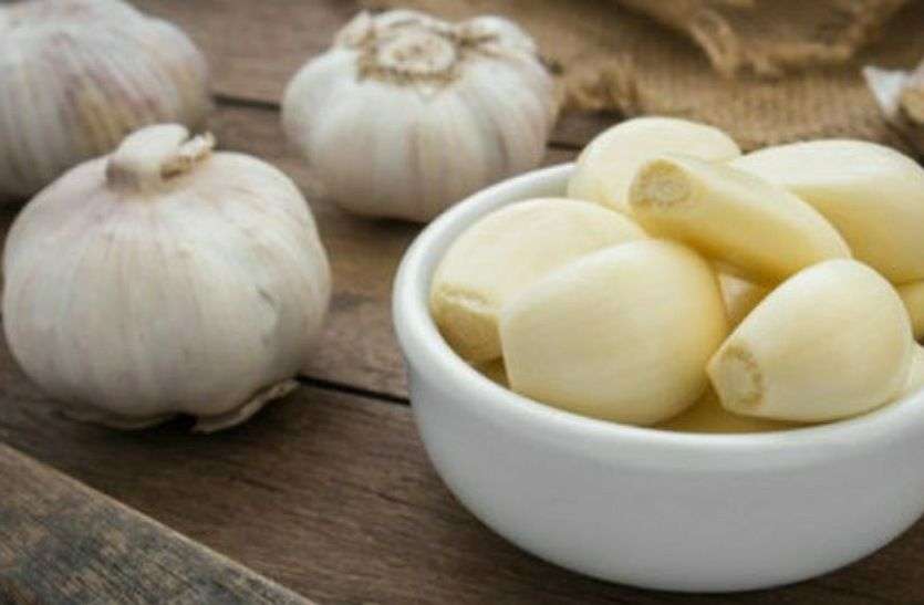 कच्चे लहसुन में छुपे हैं अनगिनत फायदे, शुगर, बीपी और कोलोस्ट्रोल को करता है कम कच्चे लहसुन में छुपे हैं अनगिनत फायदे, शुगर, बीपी और कोलोस्ट्रोल को करता है कम