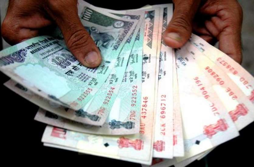 सेल्समैन ने फर्जी बिल काटकर बेच दिए 15 लाख के टायर सेल्समैन ने फर्जी बिल काटकर बेच दिए 15 लाख के टायर