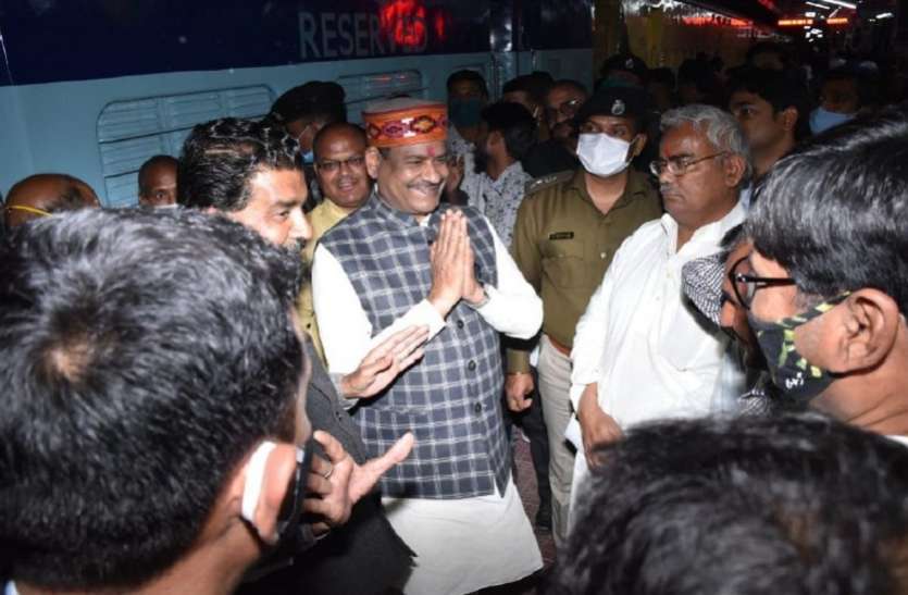 om.jpg हाई स्पीड मेमो दौड़ेगी, स्टेशनों पर मिलेगी नई सुविधाएं