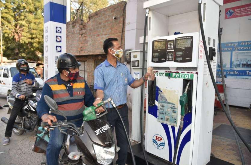 जोधपुर में एक साल में 20 रुपए महंगा हुआ पेट्रोल जोधपुर में एक साल में 20 रुपए महंगा हुआ पेट्रोल