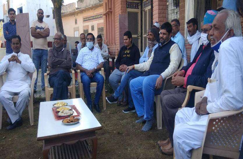 कृषि नीति निर्धारण में खेती से जुड़े लोगों को शामिल करना जरूरी कृषि नीति निर्धारण में खेती से जुड़े लोगों को शामिल करना जरूरी