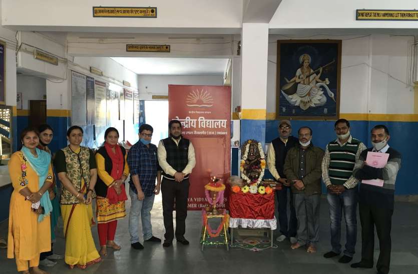 मां सरस्वती की आराधना कर मनाई बसंत पंचमी मां सरस्वती की आराधना कर मनाई बसंत पंचमी