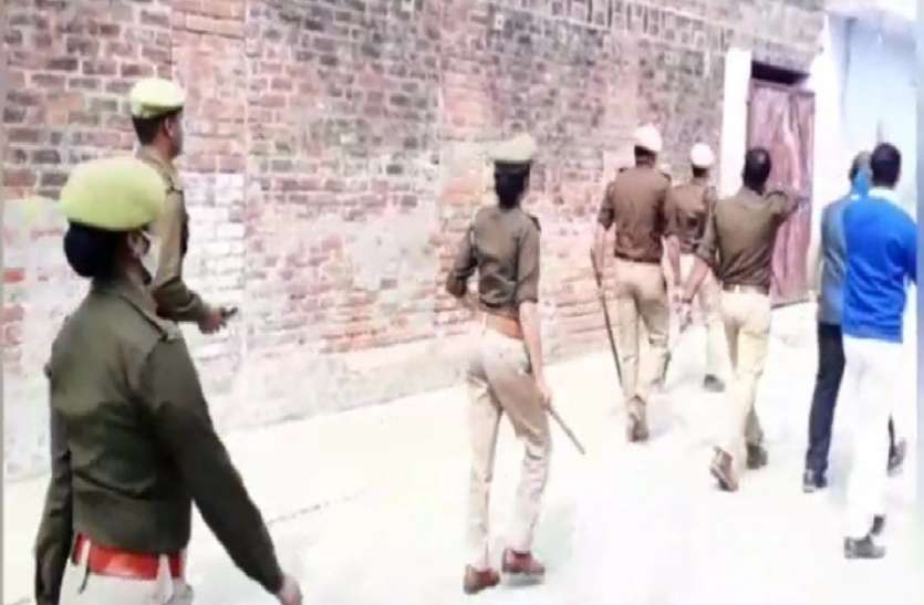 दो पक्षों में खूनी संग्राम, एक पुलिसकर्मी सहित 5 लोग घायल, कई थानों की पुलिस तैनात दो पक्षों में खूनी संग्राम, एक पुलिसकर्मी सहित 5 लोग घायल, कई थानों की पुलिस तैनात
