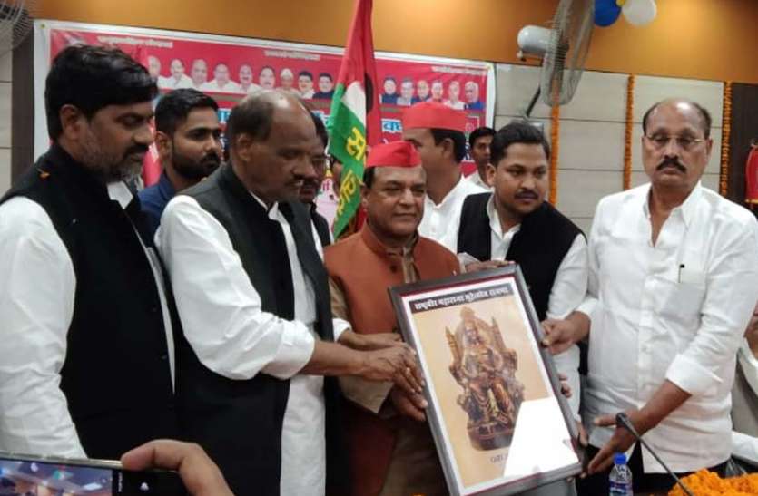 azamgarh news भाजपा के सुहेलदेव स्मारक के जवाब में सपा लगाएगी भव्य प्रतिमा
