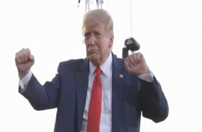 Donald trump US : महाभियोग से बरी होने के बाद ट्रंप ने पार्टी के नेता पर साधा निशाना, जानें क्या कहा
